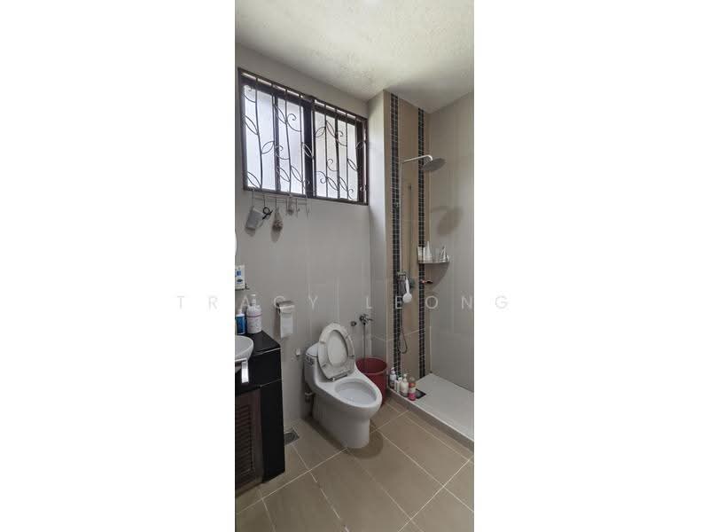 Rumah Berkembar untuk Dijual di Bandar Kinrara Seksyen 6 (Bandar Kinrara) - Tracy Leong - Bathroom - PropertyGuru.com.my
