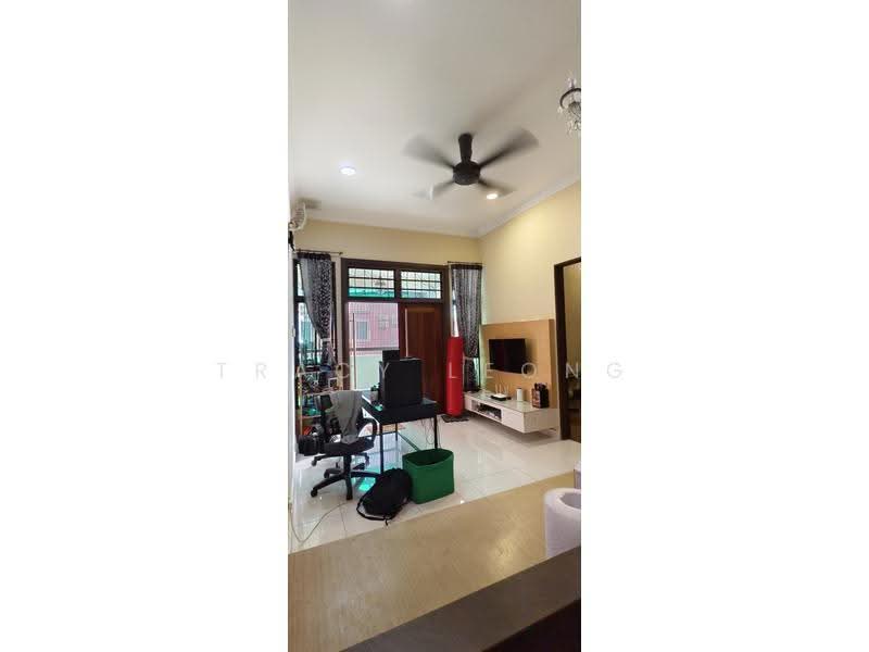 Rumah Berkembar untuk Dijual di Bandar Kinrara Seksyen 6 (Bandar Kinrara) - Tracy Leong - Living Room - PropertyGuru.com.my