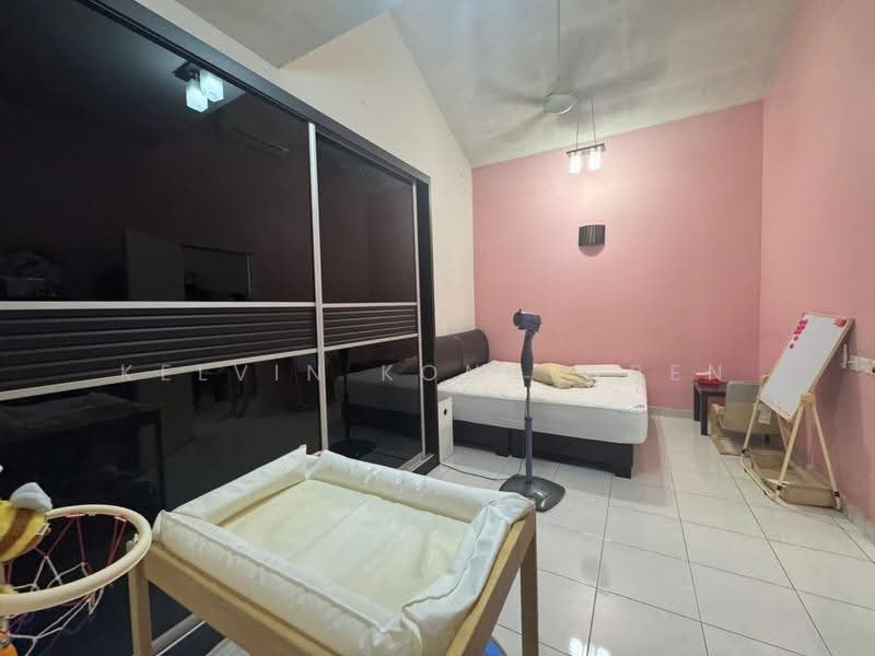 2-storey Terraced House for Sale in Setia Tropika (Johor Bahru) - Kelvin Kong Wren - Bedroom - PropertyGuru.com.my