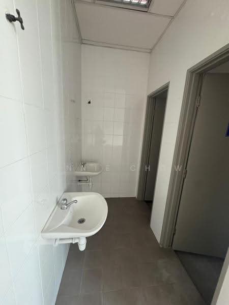 Office for Rent in Kota Kemuning (Shah Alam) - Winnie Chow - Bathroom - PropertyGuru.com.my