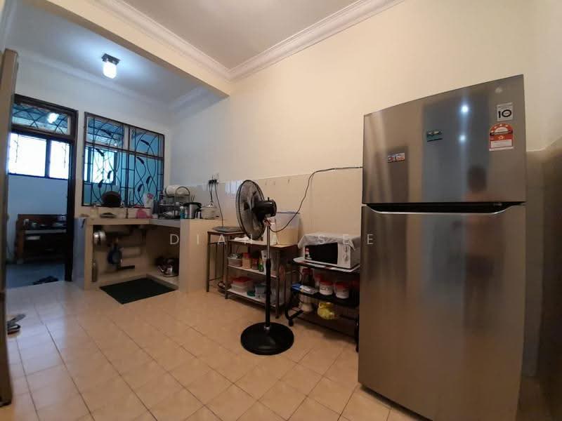 2-storey Terraced House for Sale in Bandar Bukit Tinggi 2 (Klang) - Diana See - Kitchen - PropertyGuru.com.my