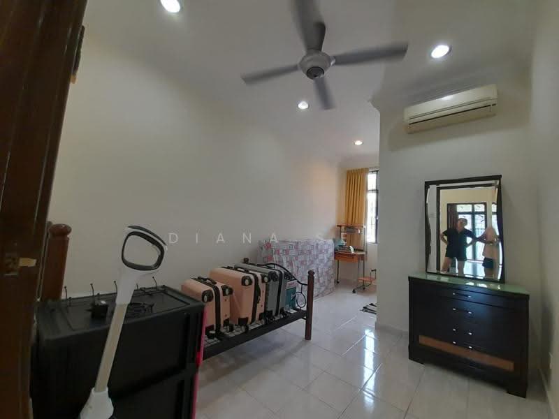 2-storey Terraced House for Sale in Bandar Bukit Tinggi 2 (Klang) - Diana See - Bedroom - PropertyGuru.com.my