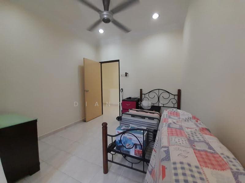 2-storey Terraced House for Sale in Bandar Bukit Tinggi 2 (Klang) - Diana See - Bedroom - PropertyGuru.com.my