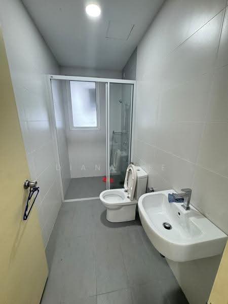 Kediaman Servis untuk Dijual di Impiria Residensi Bukit Tinggi Klang - Diana See - Bathroom - PropertyGuru.com.my