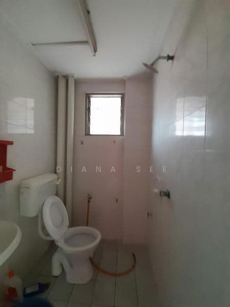 Pangsapuri untuk Disewa di Pangsapuri Sri Kemuning - Diana See - Bathroom - PropertyGuru.com.my