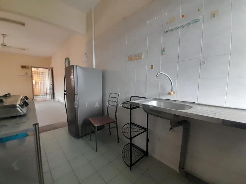 Pangsapuri untuk Disewa di Pangsapuri Sri Kemuning - Diana See - Kitchen - PropertyGuru.com.my