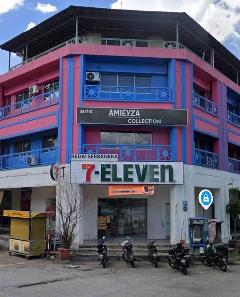 Shop for Sale in Bandar Putra Permai (Seri Kembangan) - Oscar Tan - Exterior - PropertyGuru.com.my