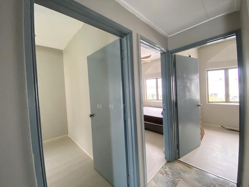 Pangsapuri untuk Dijual di Sri Ledang - Kenny Lee - Corridor - PropertyGuru.com.my