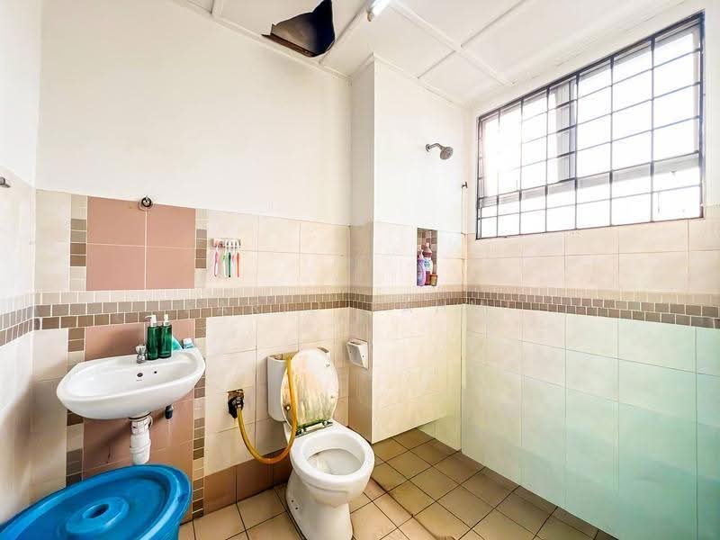 2-storey Terraced House for Sale in Bandar Seri Putra (Bangi) - Farid Fahmi - Bathroom - PropertyGuru.com.my