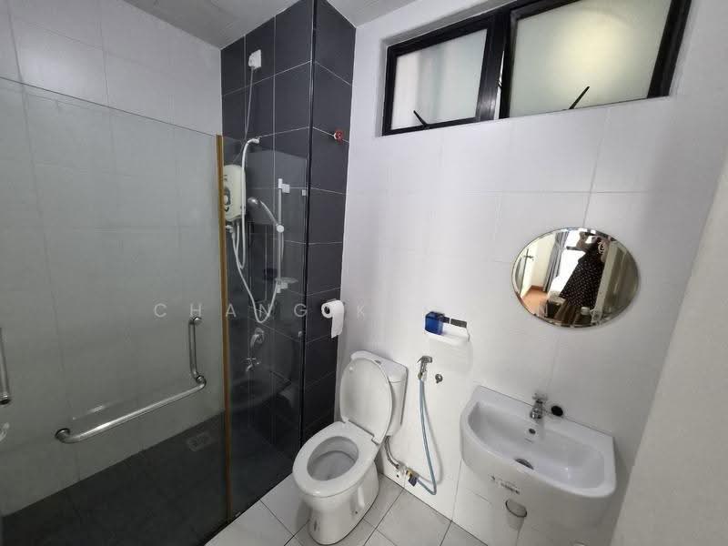 Kediaman Servis untuk Disewa di The Platino Serviced Apartment - Chang Kai Yin - Bathroom - PropertyGuru.com.my