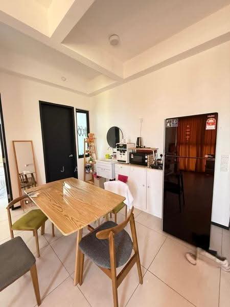 Kediaman Servis untuk Dijual di Urban Suites - Jax Quan - Dining Room - PropertyGuru.com.my