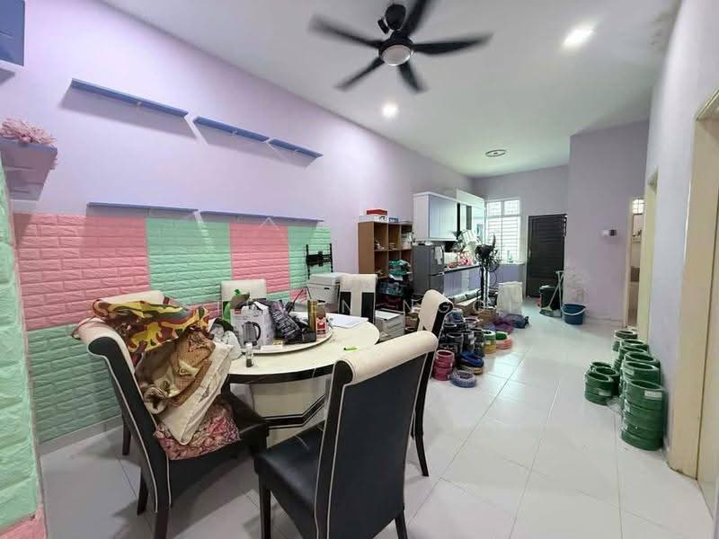 Rumah Teres 1-Tingkat untuk Dijual di Taman Lagenda Putra (Kulai) - Steven Ngoi - Living Room - PropertyGuru.com.my