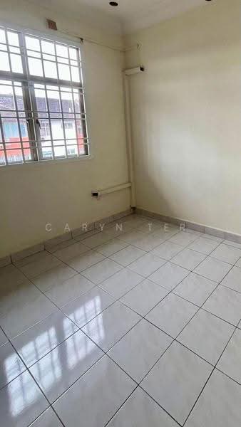 Pangsapuri untuk Dijual di Sri Putra Apartment - Caryn Ter - Interior - PropertyGuru.com.my