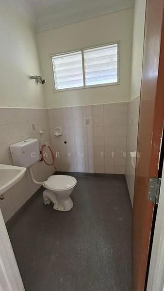 Pangsapuri untuk Dijual di Sri Putra Apartment - Caryn Ter - Bathroom - PropertyGuru.com.my