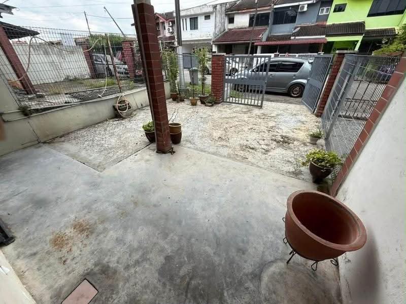2-storey Terraced House for Sale in Taman Desa Cemerlang (Ulu Tiram) - Ken Chai - Exterior - PropertyGuru.com.my