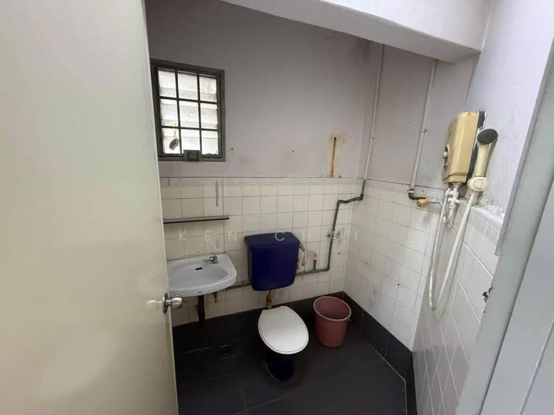2-storey Terraced House for Sale in Taman Desa Cemerlang (Ulu Tiram) - Ken Chai - Bathroom - PropertyGuru.com.my