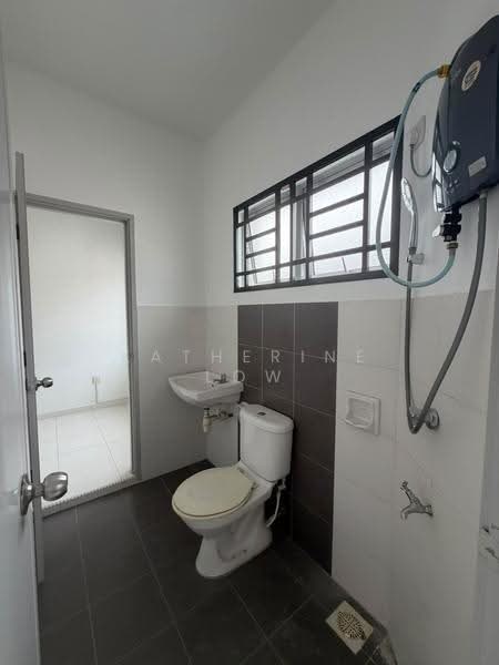 Rumah Teres 2-Tingkat untuk Disewa di Taman Setia Indah (Tebrau) - Katherine Low - Bathroom - PropertyGuru.com.my