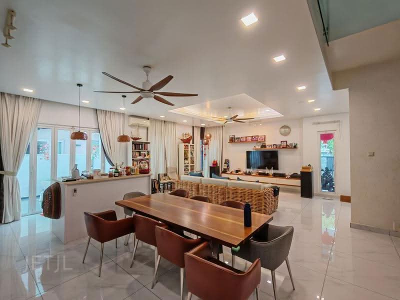 Semi-Detached House for Sale in Port Klang (Pelabuhan Klang) (Selangor) - Eunice Lim - Living Room - PropertyGuru.com.my