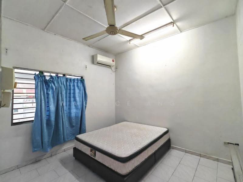 Rumah Teres 1-Tingkat untuk Dijual di Taman Johor Jaya (Johor Bahru) - Wallace Ang - Bedroom - PropertyGuru.com.my