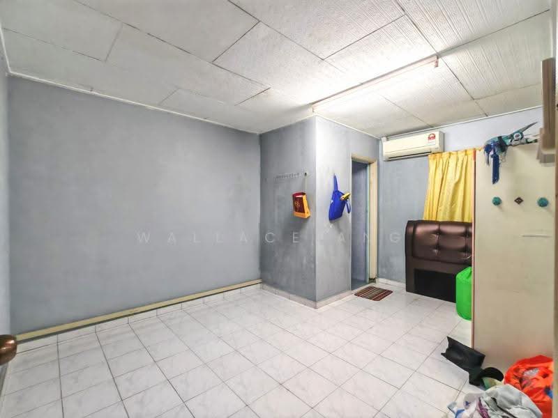 Rumah Teres 1-Tingkat untuk Dijual di Taman Johor Jaya (Johor Bahru) - Wallace Ang - Living Room - PropertyGuru.com.my