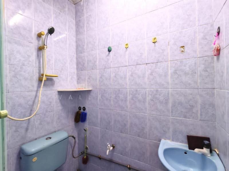 Rumah Teres 1-Tingkat untuk Dijual di Taman Johor Jaya (Johor Bahru) - Wallace Ang - Bathroom - PropertyGuru.com.my