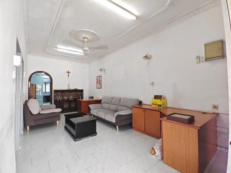 Rumah Teres 1-Tingkat untuk Dijual di Taman Johor Jaya (Johor Bahru) - Wallace Ang - Living Room - PropertyGuru.com.my