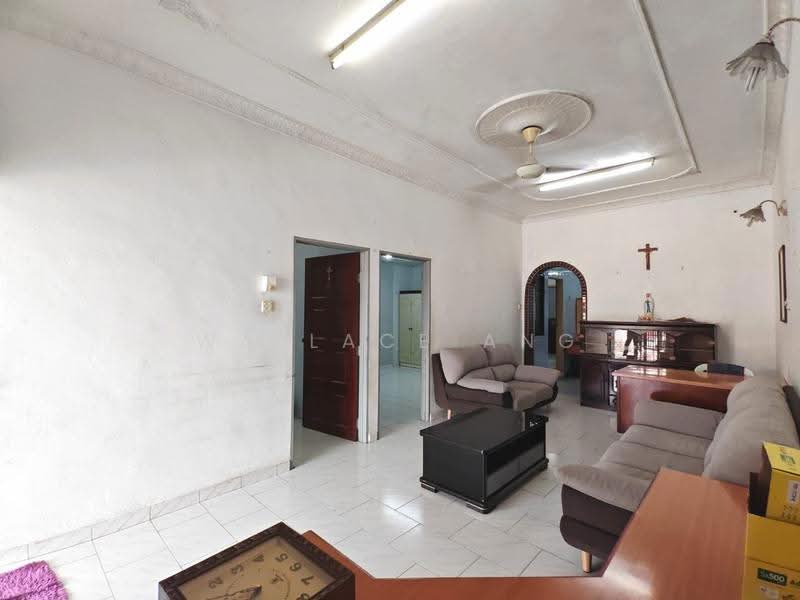 Rumah Teres 1-Tingkat untuk Dijual di Taman Johor Jaya (Johor Bahru) - Wallace Ang - Living Room - PropertyGuru.com.my