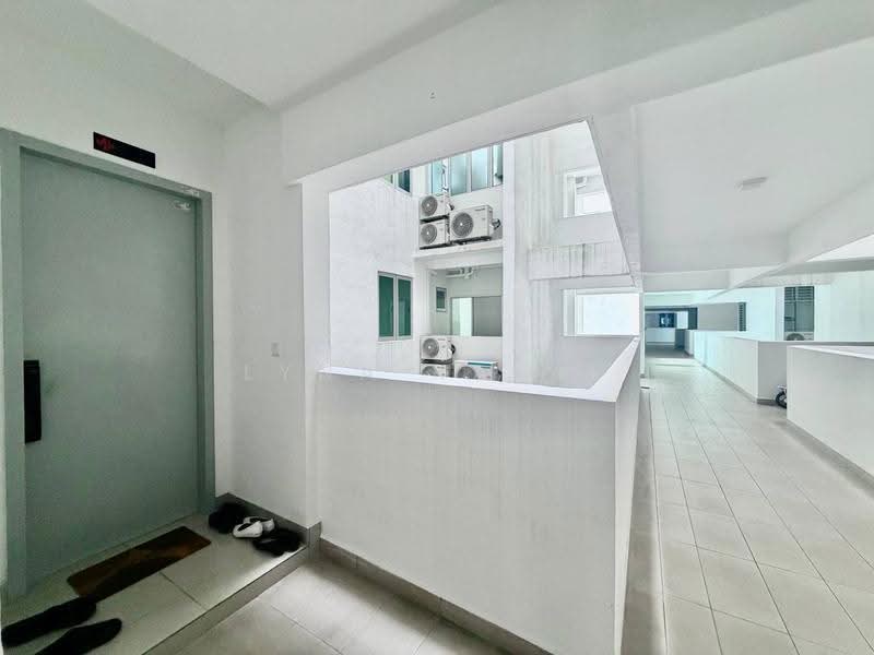 Kediaman Servis untuk Dijual di Residensi MH Platinum 2 - Lyna Kamil - Corridor - PropertyGuru.com.my