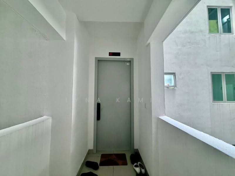 Kediaman Servis untuk Dijual di Residensi MH Platinum 2 - Lyna Kamil - Entrance - PropertyGuru.com.my