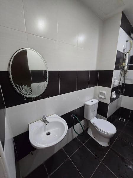 Service Residence for Rent at Sky Oasis Residence (Pangsapuri Oasis 1) - Steven Ngoi - Bathroom - PropertyGuru.com.my