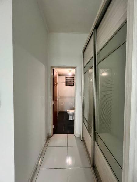 Kediaman Servis untuk Dijual di Sky Gardens Residences - Crystal Kong - Corridor - PropertyGuru.com.my