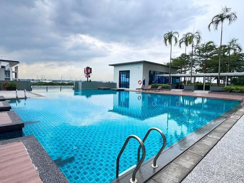 Kediaman Servis untuk Dijual di Sky Gardens Residences - Crystal Kong - Pool - PropertyGuru.com.my