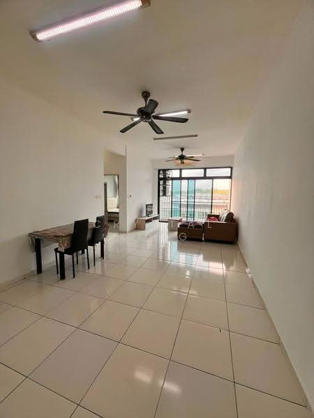 Kediaman Servis untuk Dijual di Sky Gardens Residences - Crystal Kong - Living Room - PropertyGuru.com.my