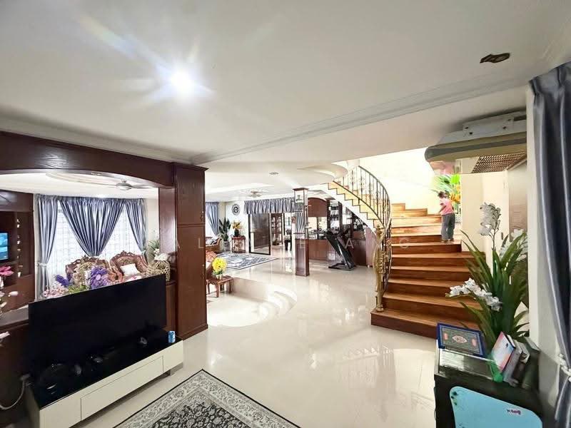 Bungalow House untuk Dijual di Taman Bukit Kempas (Tampoi) - Wallace Ang - Living Room - PropertyGuru.com.my