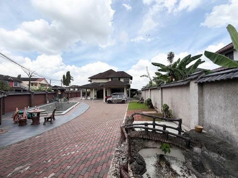 Bungalow House untuk Dijual di Taman Bukit Kempas (Tampoi) - Wallace Ang - Exterior - PropertyGuru.com.my