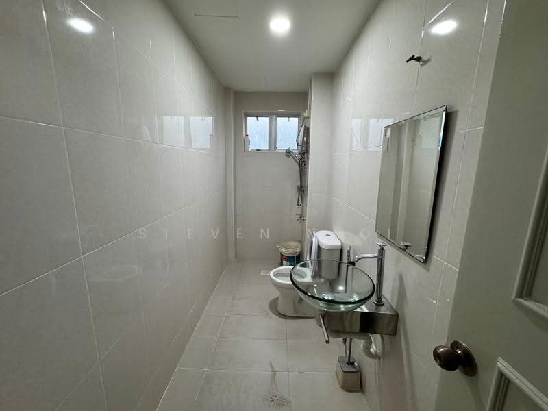 Pangsapuri untuk Dijual di Desa Skudai Apartment - Steven Ngoi - Bathroom - PropertyGuru.com.my