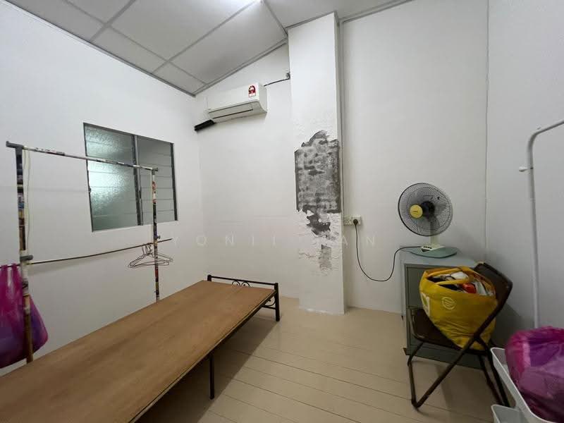 Shop / Office untuk Dijual di George Town (Penang) - Yonii Tan - Bedroom - PropertyGuru.com.my