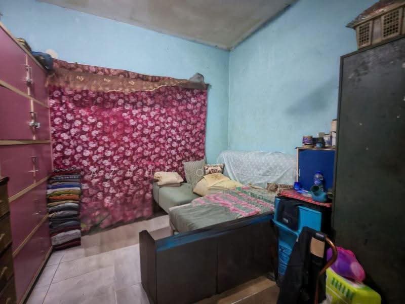 1-storey Terraced House for Sale in Seremban (Negeri Sembilan) - Azrul Othman - Bedroom - PropertyGuru.com.my