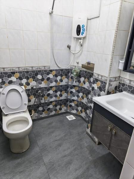 Rumah Teres 1.5-Tingkat untuk Dijual di Taman Perling (Perling) - Sean Yeoh - Bathroom - PropertyGuru.com.my