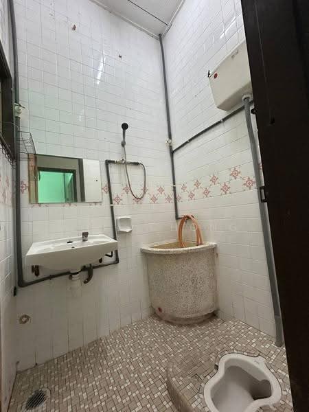 Rumah Teres 1-Tingkat untuk Dijual di Taman Ipoh Timur (Ipoh) - Amie Chong - Bathroom - PropertyGuru.com.my