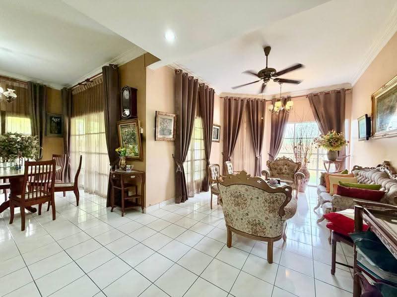 2-storey Terraced House for Sale in Bangi Golf Resort (Bangi) - Fauzi Abdullah - Living Room - PropertyGuru.com.my