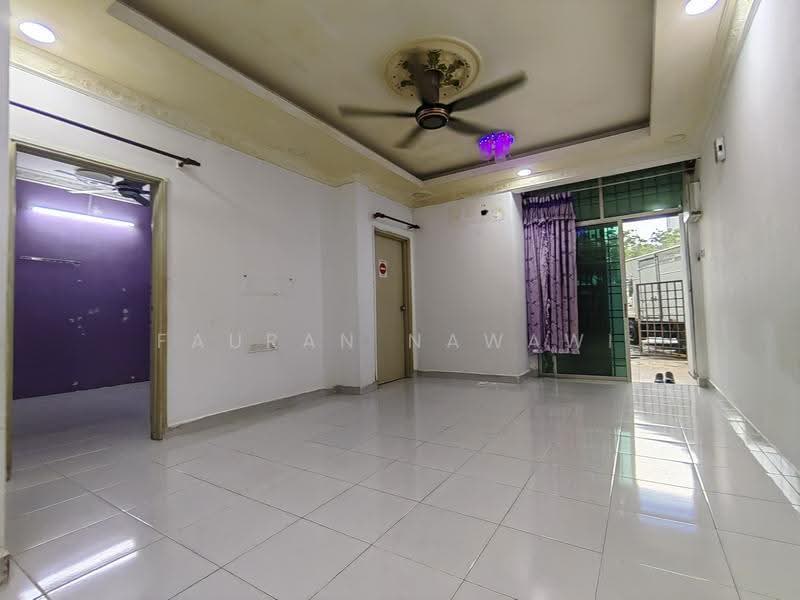 Pangsapuri untuk Dijual di Ria Apartment - Fauran Nawawi - Living Room - PropertyGuru.com.my