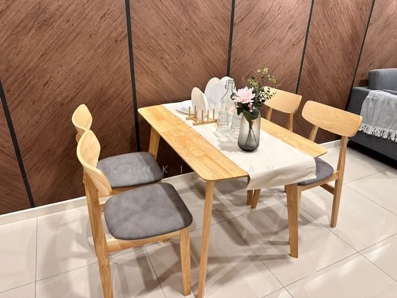 Kediaman Servis untuk Disewa di Emerald 9 - KINKI CHAN - Dining Room - PropertyGuru.com.my