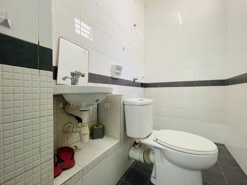 Kondominium untuk Dijual di Kasturi Idaman - Fauran Nawawi - Bathroom - PropertyGuru.com.my