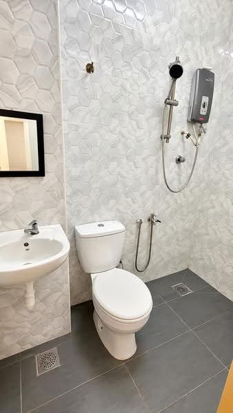 1-storey Terraced House for Rent in Bandar Kinrara (Selangor) - Sky Wong - Bathroom - PropertyGuru.com.my