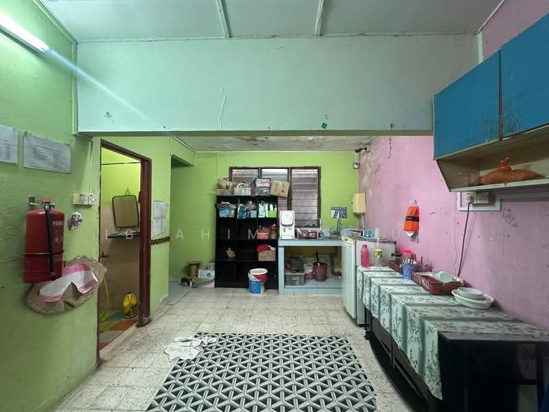 1-storey Terraced House for Sale in Ulu Kelang (Kuala Lumpur) - Ibrahim Iderus - Kitchen - PropertyGuru.com.my