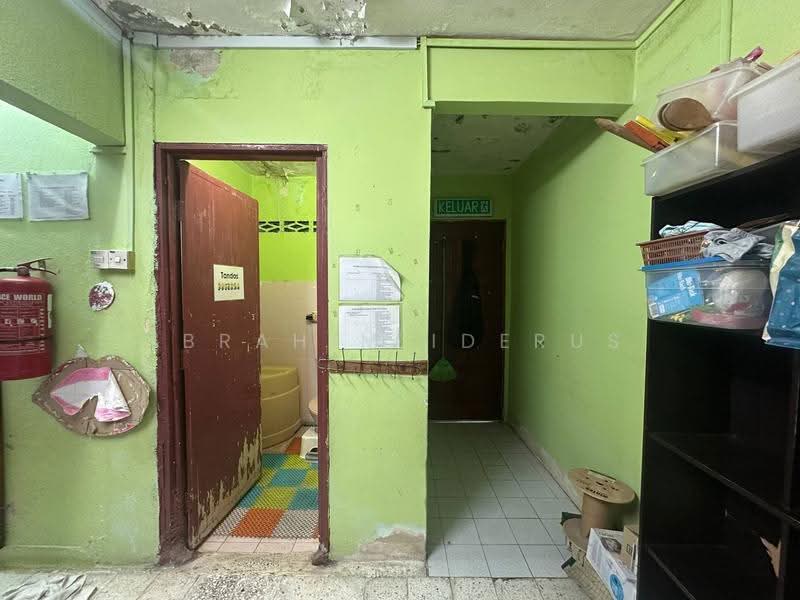 1-storey Terraced House for Sale in Ulu Kelang (Kuala Lumpur) - Ibrahim Iderus - Bathroom - PropertyGuru.com.my