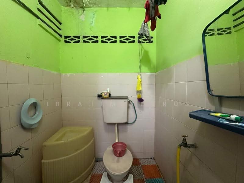 1-storey Terraced House for Sale in Ulu Kelang (Kuala Lumpur) - Ibrahim Iderus - Bathroom - PropertyGuru.com.my
