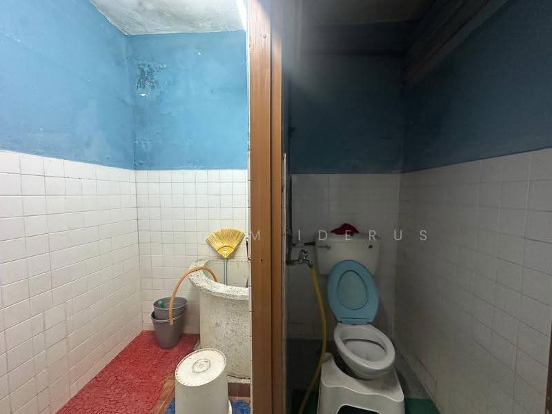 1-storey Terraced House for Sale in Ulu Kelang (Kuala Lumpur) - Ibrahim Iderus - Bathroom - PropertyGuru.com.my