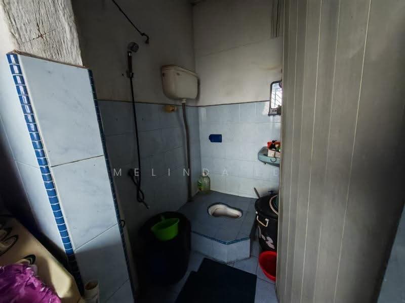 Flat for Sale at Taman Tampoi Utama - Melinda Ee - Bathroom - PropertyGuru.com.my
